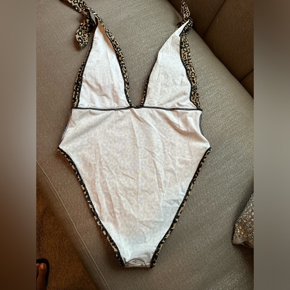 NEW Leopard Swimsuit - Size Medium - Picture 9 of 9